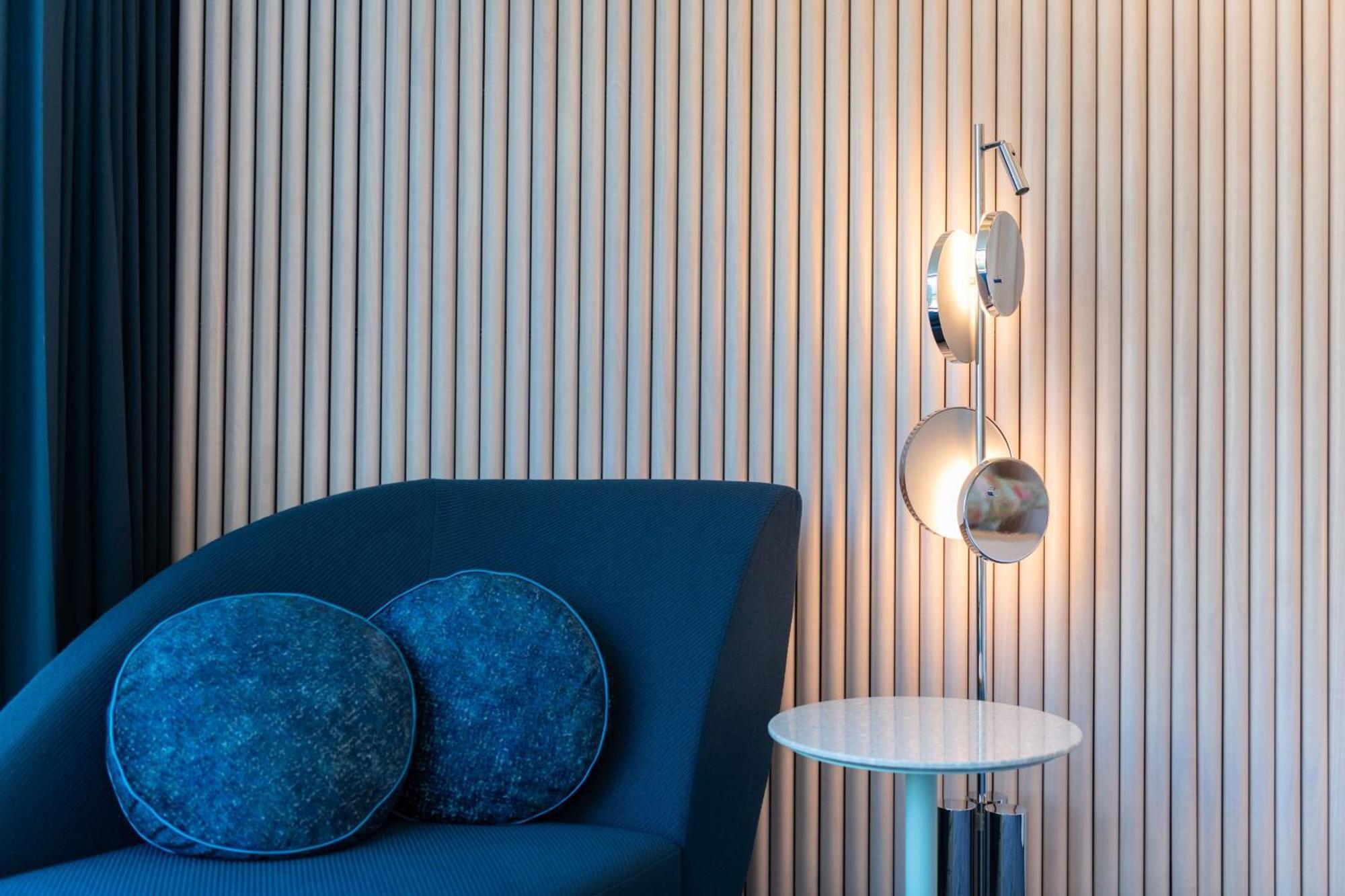 W Sydney Hotel Ngoại thất bức ảnh A floor lamp